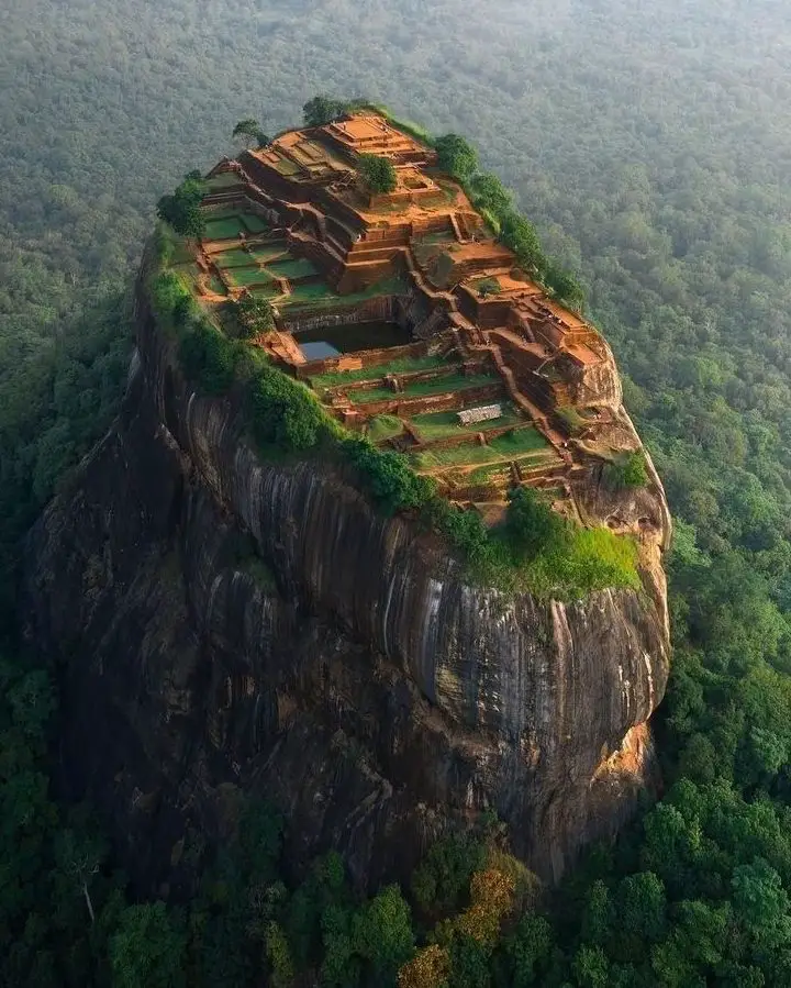 Sigiriya-Rock-Fortress-Sri-Lanka-Tourist-Attractions